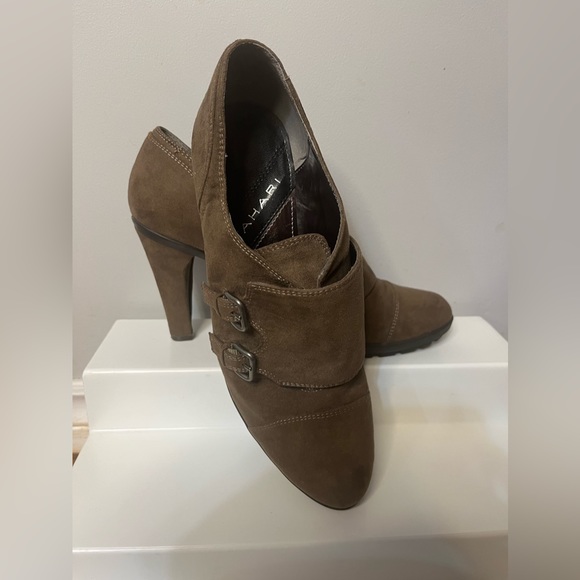 NWOT Double Monk Strap Brown Suede Tahari High Heels!! - Picture 7 of 11
